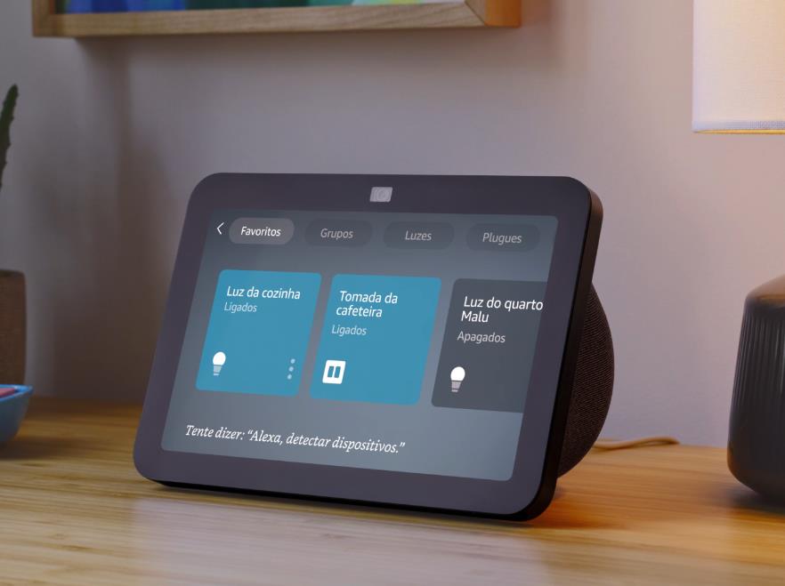 O HUB de integração de dispositivos inteligentes como Philips Hue, dispositivos Tuya e Zigbee etc, permite transformar o echo show em uma central de automação da sua casa.